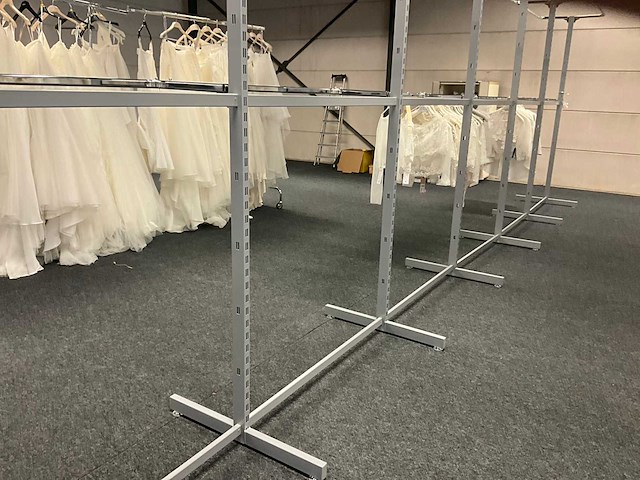 Circa 70 lopende meter modulaire winkelrekken - afbeelding 13 van  32