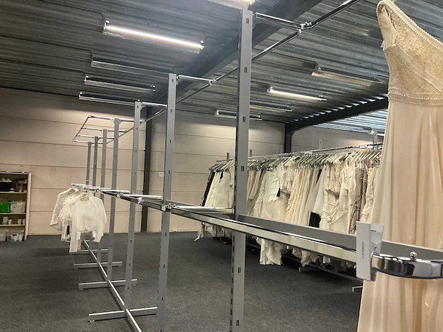 Circa 70 lopende meter modulaire winkelrekken - afbeelding 16 van  32