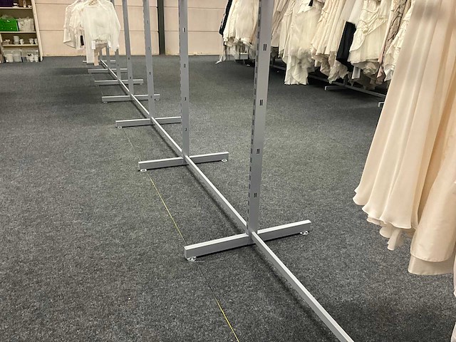 Circa 70 lopende meter modulaire winkelrekken - afbeelding 17 van  32