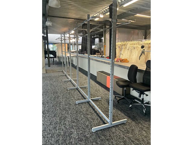 Circa 70 lopende meter modulaire winkelrekken - afbeelding 12 van  32