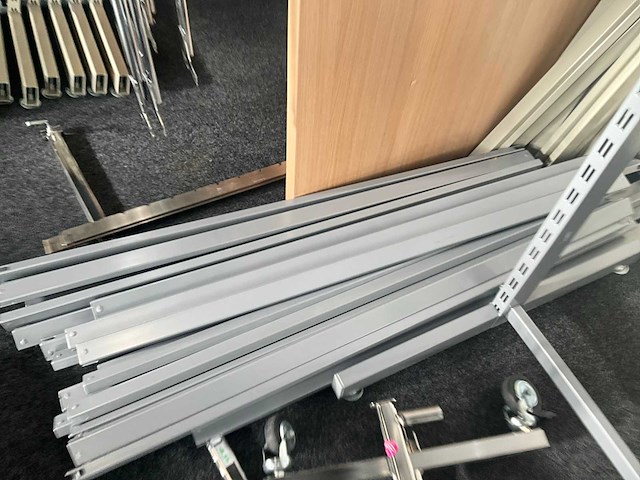 Circa 70 lopende meter modulaire winkelrekken - afbeelding 24 van  32