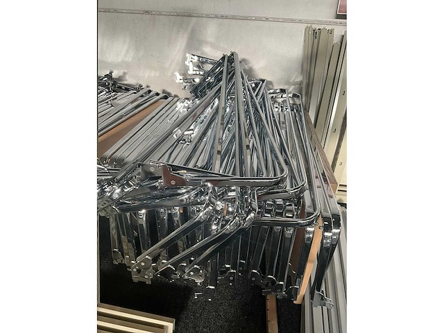 Circa 70 lopende meter modulaire winkelrekken - afbeelding 25 van  32