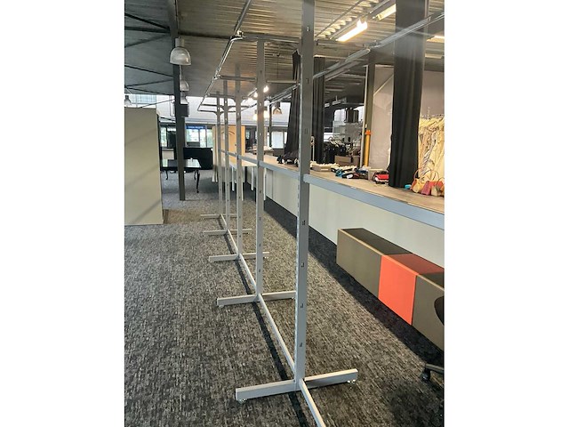 Circa 70 lopende meter modulaire winkelrekken - afbeelding 28 van  32