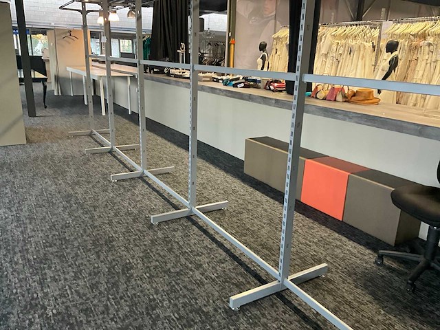 Circa 70 lopende meter modulaire winkelrekken - afbeelding 29 van  32
