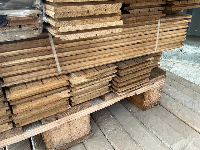 Circa 720 meter plinten (eik) - afbeelding 7 van  9