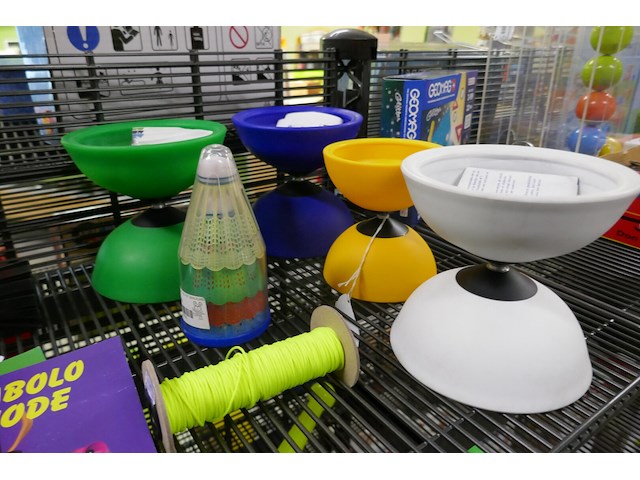 Circusmateriaal - afbeelding 2 van  6