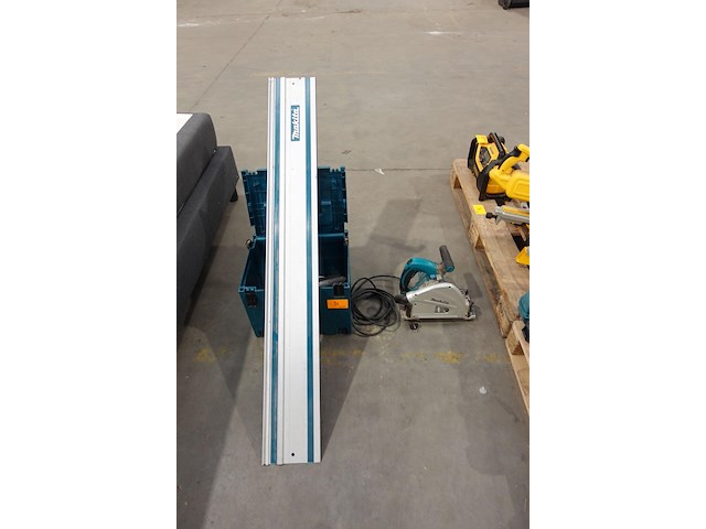 Cirkelzaag + geliedingslat makita - afbeelding 1 van  5