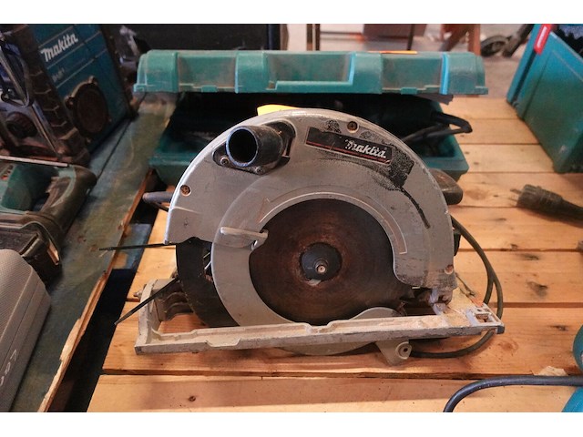Cirkelzaagmachine makita - afbeelding 1 van  3