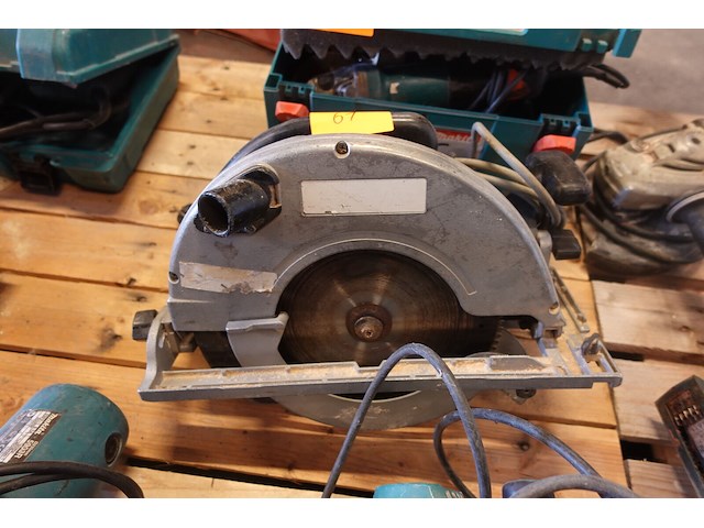 Cirkelzaagmachine makita - afbeelding 1 van  3