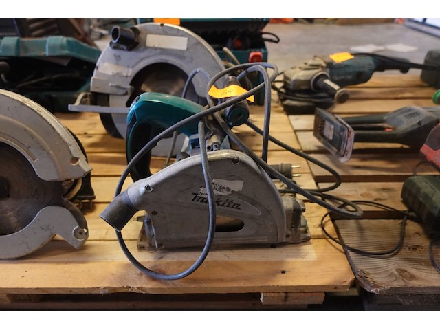 Cirkelzaagmachine makita - afbeelding 1 van  3