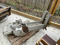 Cirkelzaagmachine op voet - afbeelding 1 van  6