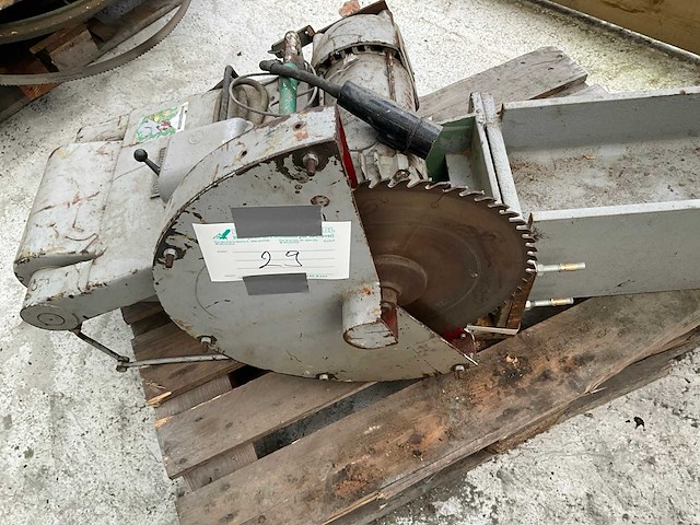 Cirkelzaagmachine op voet - afbeelding 3 van  6