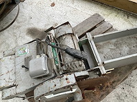 Cirkelzaagmachine op voet - afbeelding 4 van  6