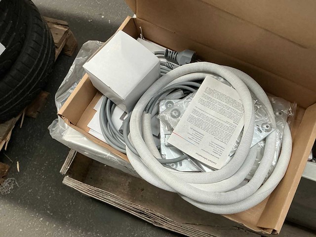 Cisco / freecom / pressac partij computeronderdelen in metalen kast - afbeelding 3 van  9