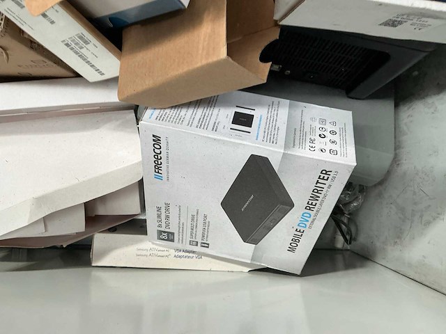 Cisco / freecom / pressac partij computeronderdelen in metalen kast - afbeelding 6 van  9