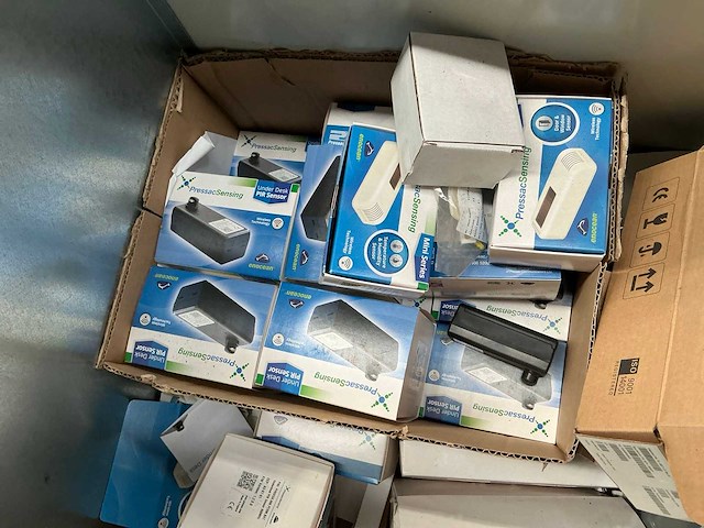 Cisco / freecom / pressac partij computeronderdelen in metalen kast - afbeelding 7 van  9