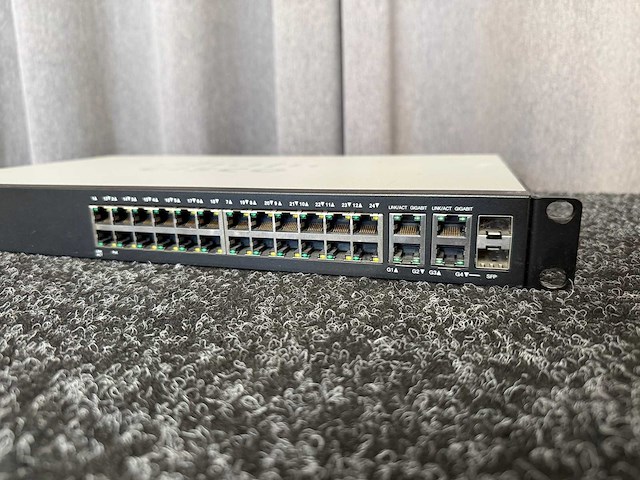 Cisco sf300-24p poe netwerk switch - afbeelding 2 van  6