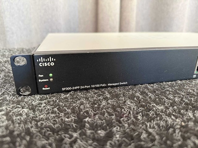 Cisco sf300-24p poe netwerk switch - afbeelding 1 van  3