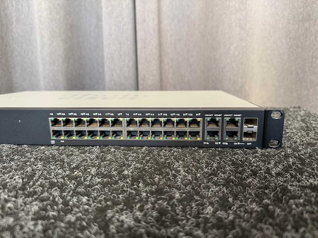 Cisco sf300-24p poe netwerk switch - afbeelding 2 van  5