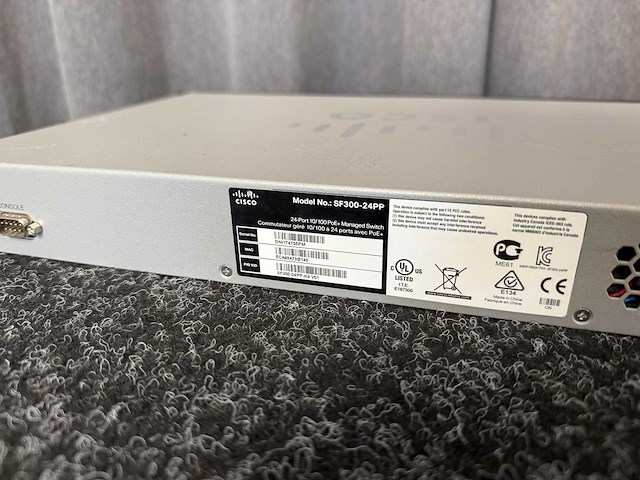 Cisco sf300-24p poe netwerk switch - afbeelding 5 van  6