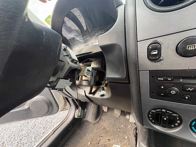 Citroen - berlingo - 2.0 hdi 600 - car - 2004 - afbeelding 4 van  13