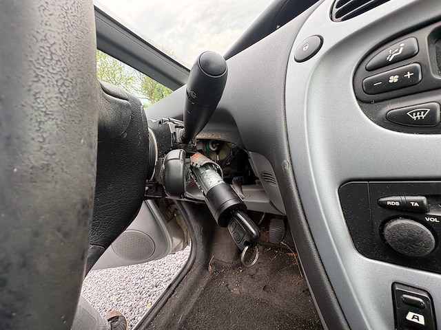 Citroen - xsara picasso - 1.8i-16v différence2 - car - 2004 - afbeelding 2 van  12