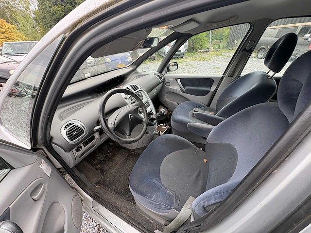 Citroen - xsara picasso - 1.8i-16v différence2 - car - 2004 - afbeelding 3 van  12