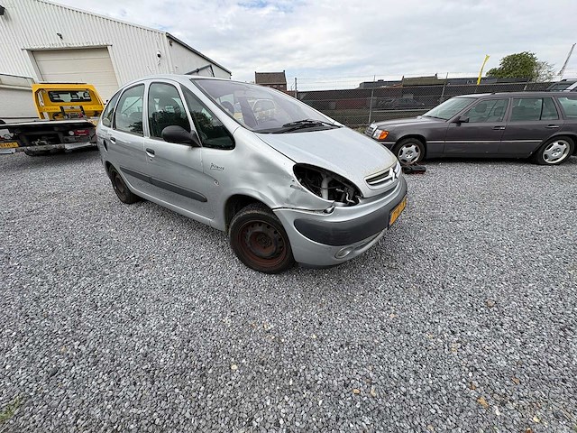 Citroen - xsara picasso - 1.8i-16v différence2 - car - 2004 - afbeelding 8 van  12