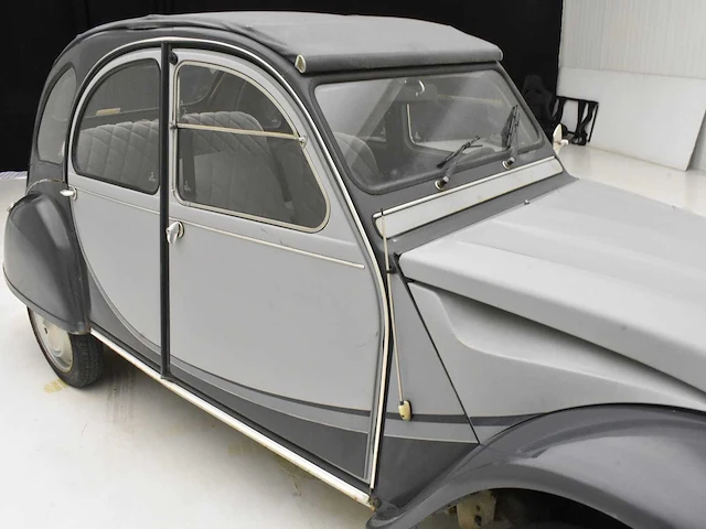 Citroen 2cv6 charleston - afbeelding 33 van  41