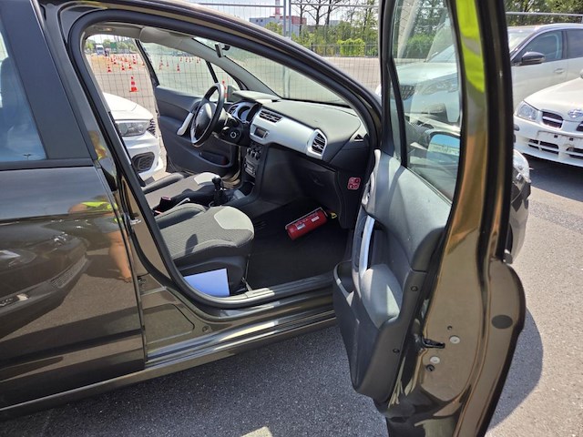 Citroen c3 1.2 vti seduction 82, 2013 - afbeelding 7 van  41