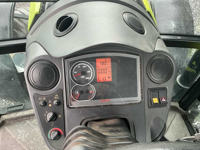 Claas - axos 310 type a22 - 4-wheel drive tractor - 2010 - afbeelding 31 van  32