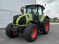 Claas 830 axion vierwielaangedreven tractor