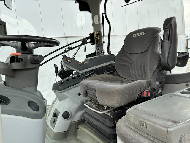 Claas 830 axion vierwielaangedreven tractor - afbeelding 13 van  34