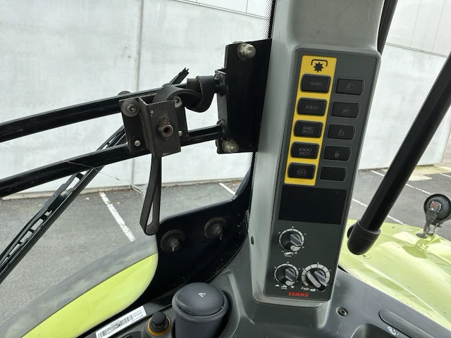 Claas 830 axion vierwielaangedreven tractor - afbeelding 15 van  34