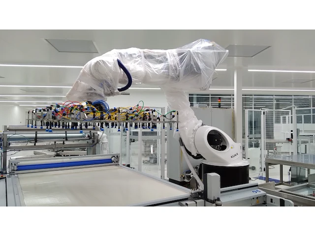 Cleanroom pvb cutting cel - afbeelding 11 van  15