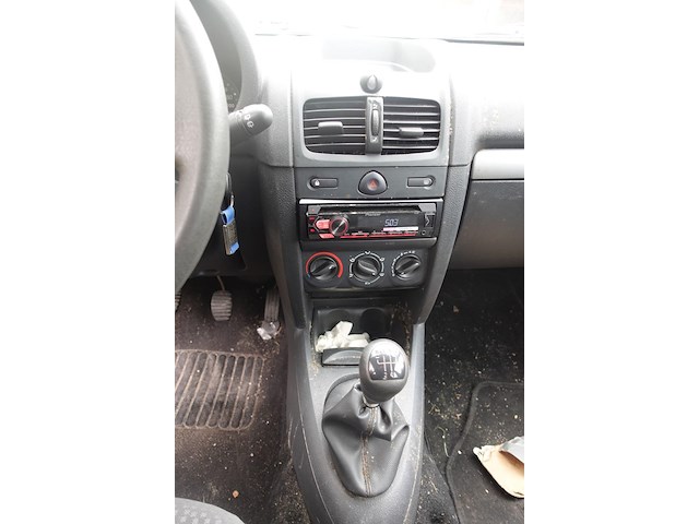 Clio - afbeelding 2 van  19