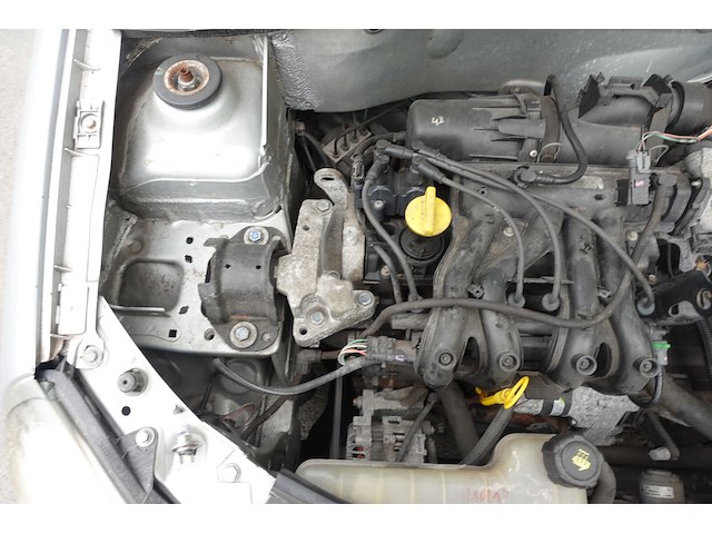 Clio - afbeelding 8 van  19