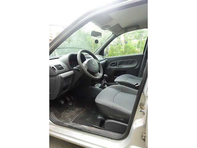 Clio - afbeelding 15 van  19