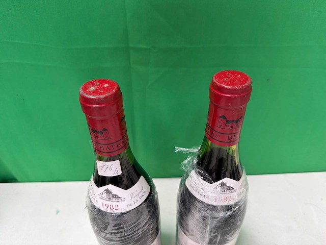 Clos-vougeot grand cru 1982 van château de la tour, bourgogne. oude grand cru pinot noir afkomstig uit een van de bekendste wijngaarden van de côte de nuits. (2x) - afbeelding 4 van  4