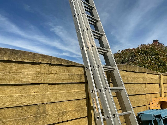 Clovan 3m50 uitschuifbaar tot 10 meter ladder en trap - afbeelding 3 van  4
