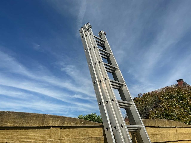 Clovan 3m50 uitschuifbaar tot 10 meter ladder en trap - afbeelding 4 van  4