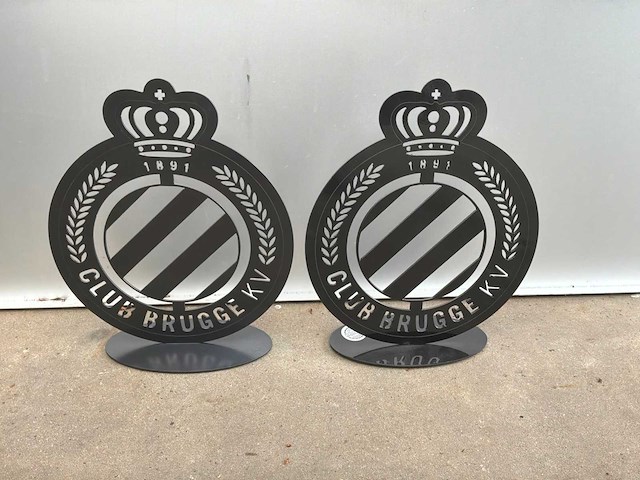 Club brugge gelakt op voet plaatstalen logo’s (2x) - afbeelding 1 van  2