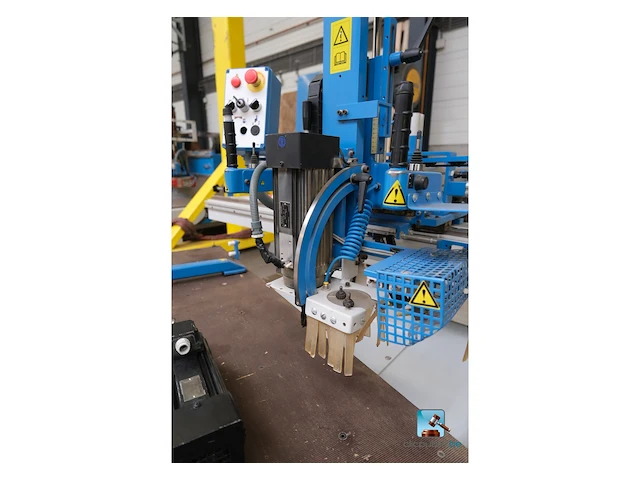 Cnc-bewerkingsmachine - afbeelding 14 van  17