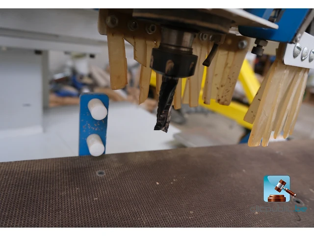 Cnc-bewerkingsmachine - afbeelding 15 van  17