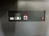 Cnc freesmachine van het merk cosign graphic systems. voorzien van een bedieningspaneel met vacuüm- en stofzuigerfuncties. 22646 werkuren - afbeelding 3 van  5