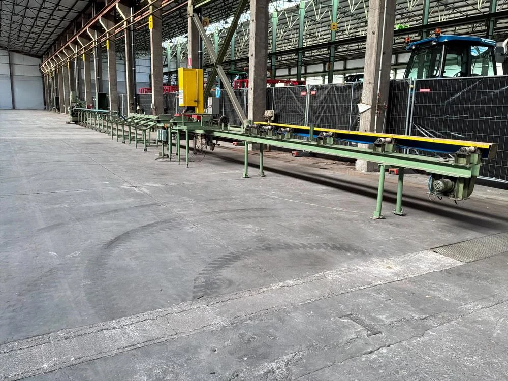 Cnc-metaalbewerkings-machines, houtbewerkings-machines, rolbruggen en houtvoorraad