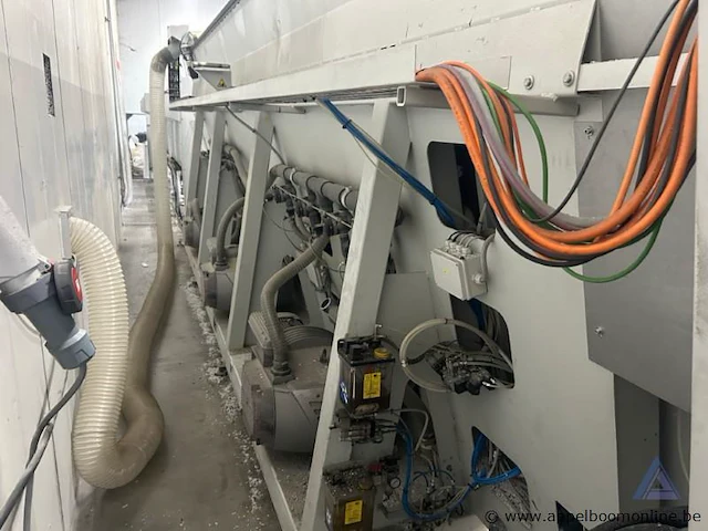 Cnc paneelbewerkingsmachine casadei industria alu ranger 6321, bouwjaar 2017, met een vermogen van 22,0 kw. inclusief diverse snijgereedschappen en gereedschapshouders. - afbeelding 7 van  10