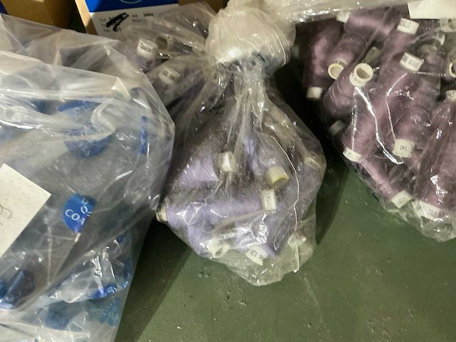 Coats grote partij garen - afbeelding 1 van  9