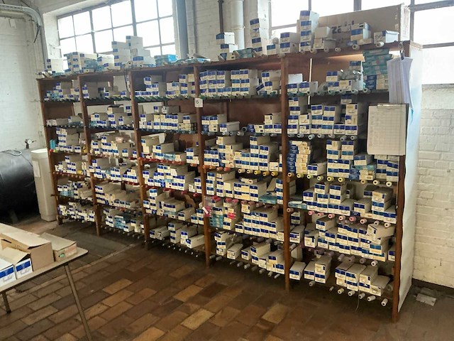 Coats grote partij garen - afbeelding 1 van  4