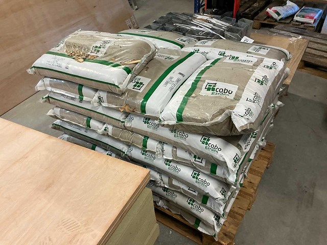 Cobo garden lommelzand 25kg pakken (36x) - afbeelding 1 van  3